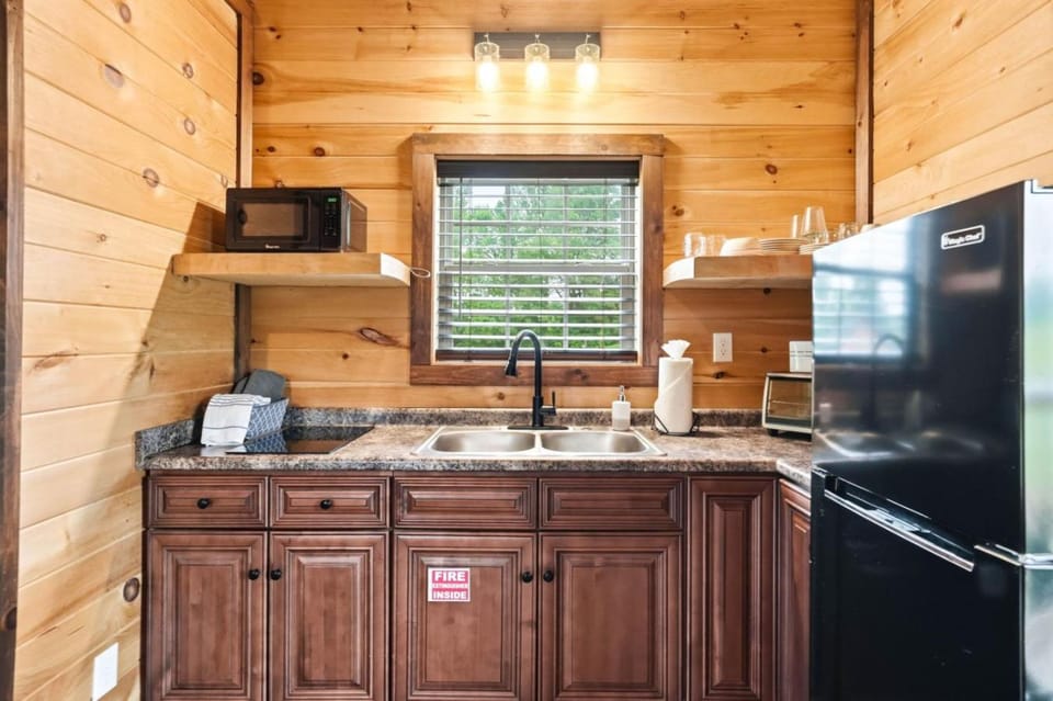 Twilight Meadow - Hot Tub, Patio and Views! House in Douglas Lake
