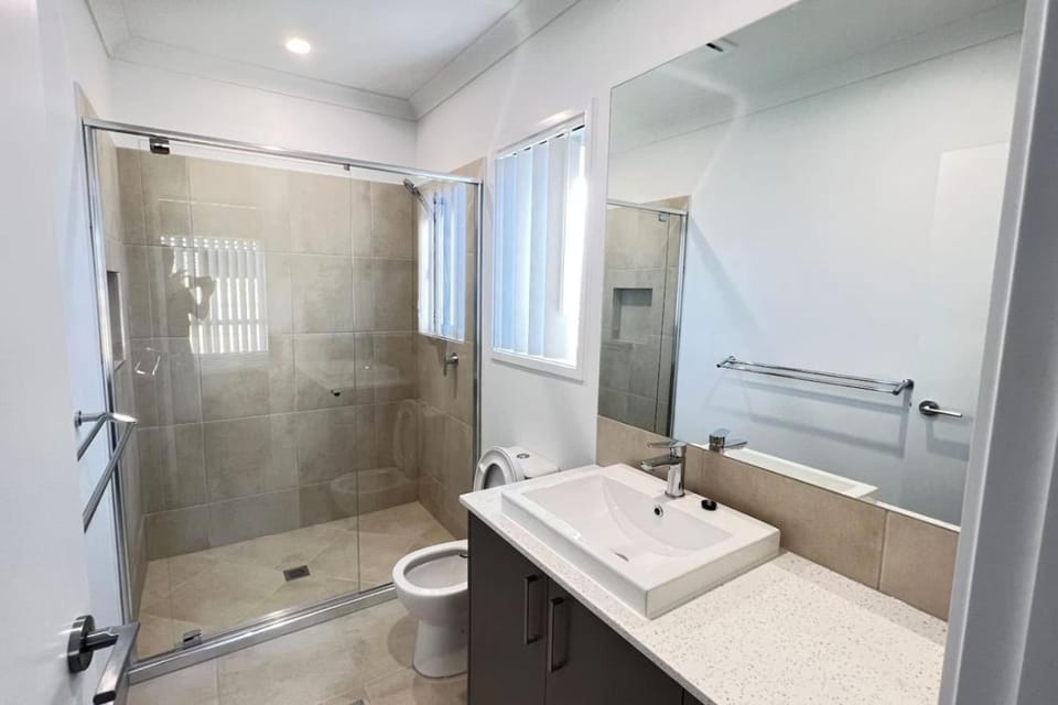 4Bed House master with ensuite and AC House in Redbank Plains