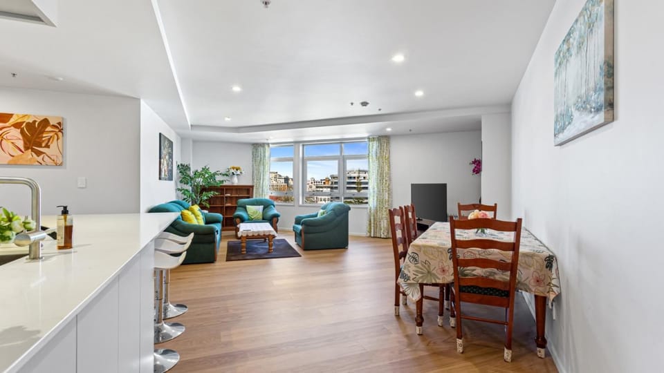 Freshly Renovated Spacious 10th Floor Apartment Apartment in Auckland