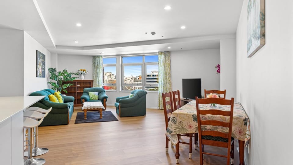 Freshly Renovated Spacious 10th Floor Apartment Apartment in Auckland