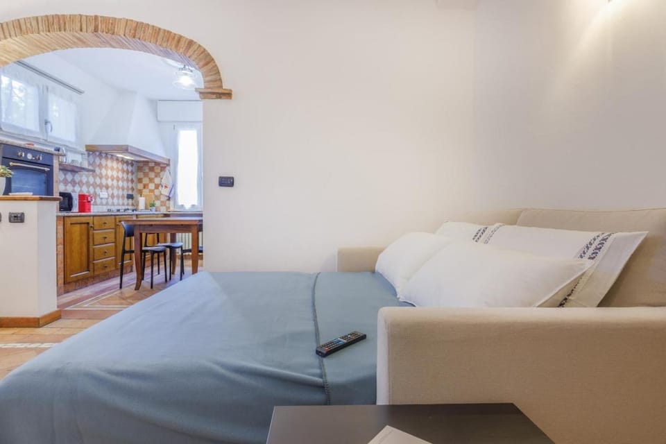 Bed, Seating area