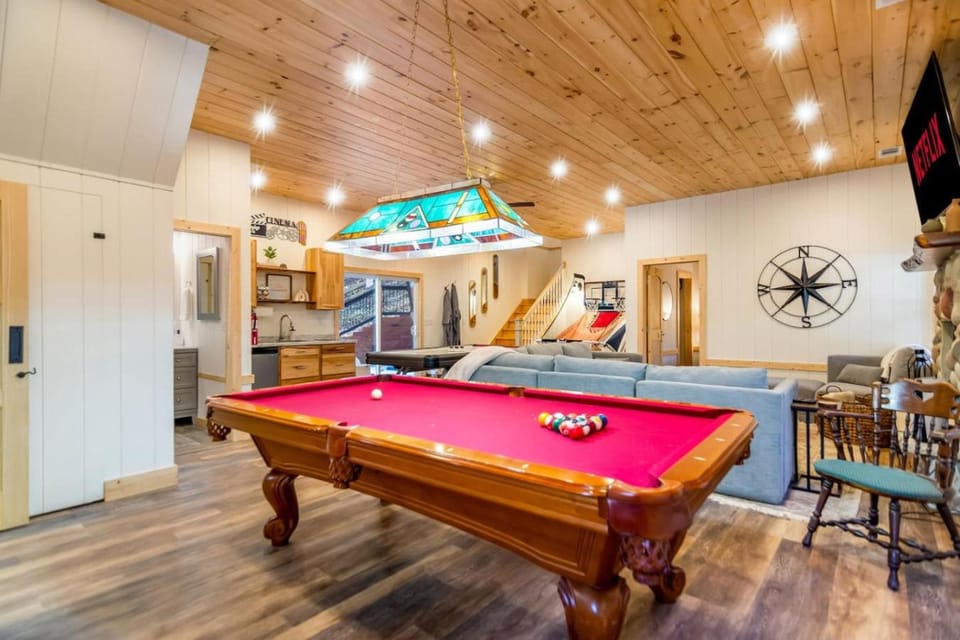 Living Waters Lodge-Riverfront In Coosawattee House in Georgia