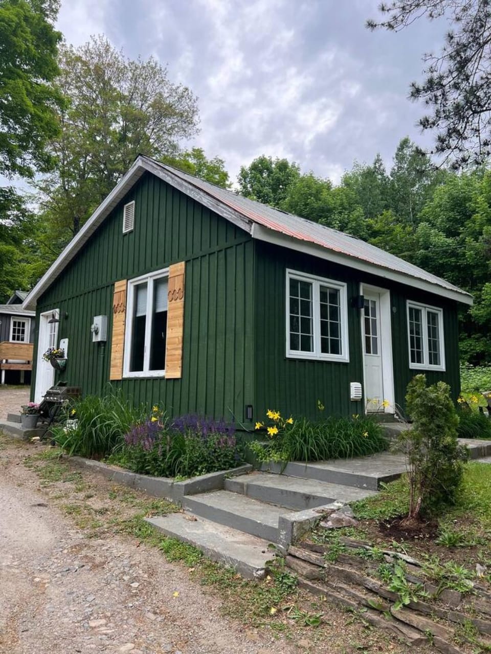 Pine Cabin- 2 Min to Lakes-Snowmobile Trails Cabin in Lake of Bays