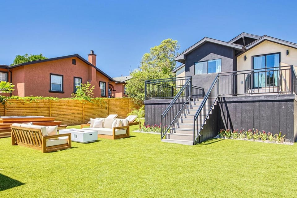 Los Feliz Beautiful Villa w Jacuzzi Sauna House in Los Feliz