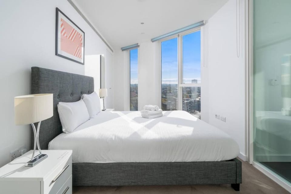 Stylish 2BR 2BA Central London City View Superhost House in London