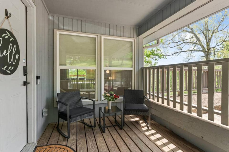 Family-friendly 3BR near Trails with Patio House in Bella Vista
