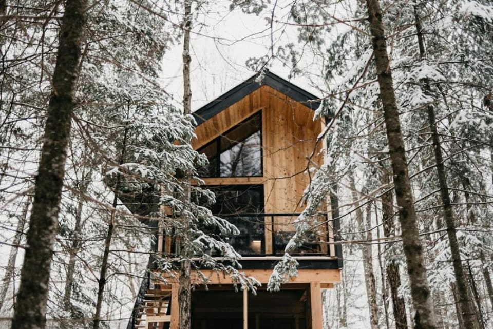 Ravens Roost- private luxury treehouse with sauna Campground/ 
RV Resort in Lake of Bays