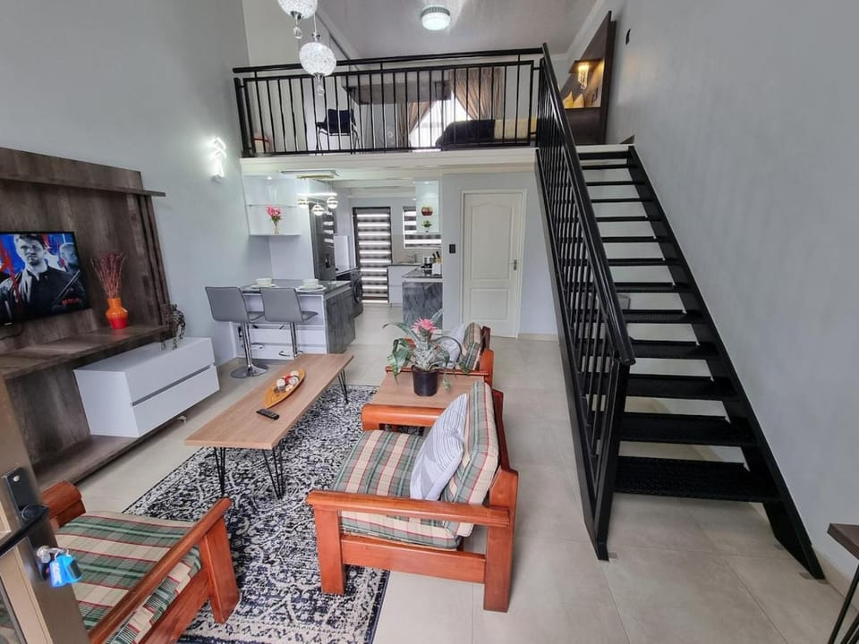 TV and multimedia, Kitchen or kitchenette, Living room, Seating area, Dining area