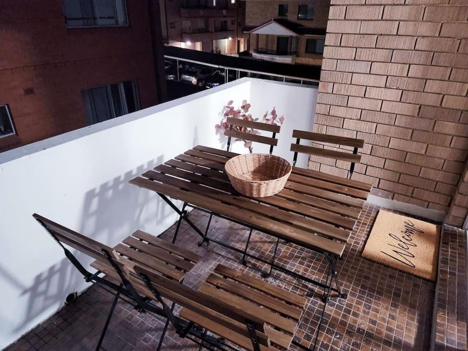 Central 2BR Apartment | Balcony & 3 Beds House in Parramatta