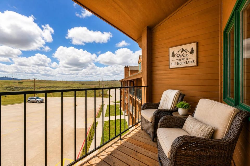 Cozy Loft Condo Near Granby Ranch House in Granby