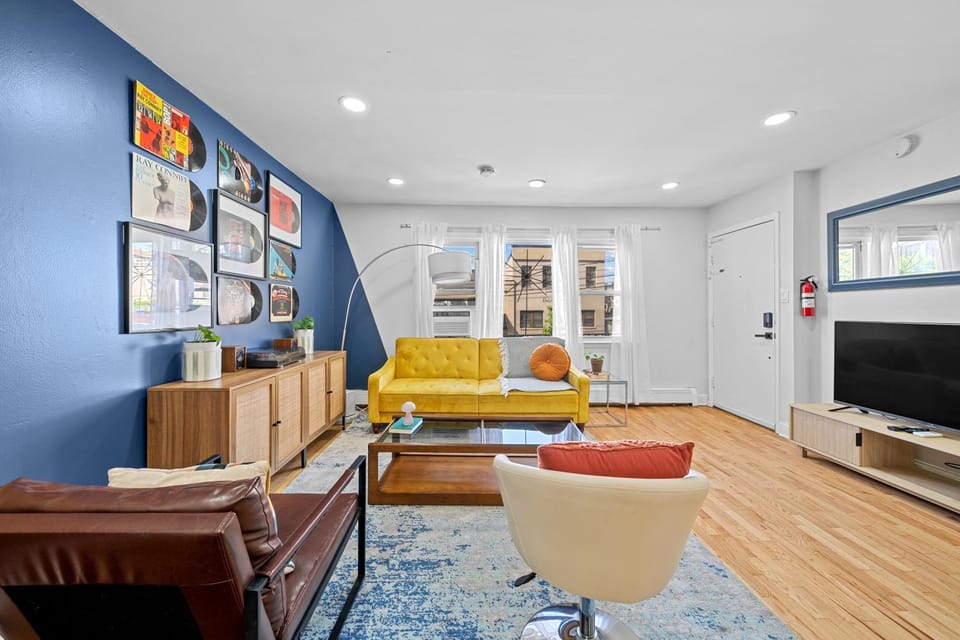 TV and multimedia, Living room, Family