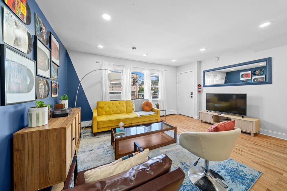 TV and multimedia, Living room, Family