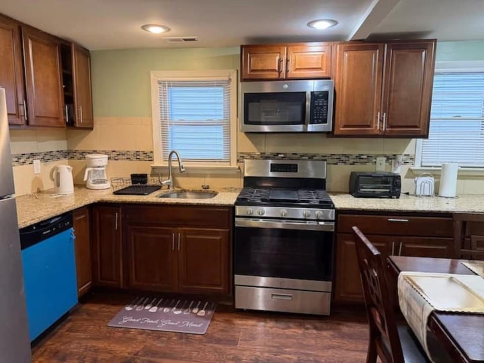 Cozy 3-Bedroom Home in West Orange Near NYC EWR and Attractions Pet-Friendly House in Montclair