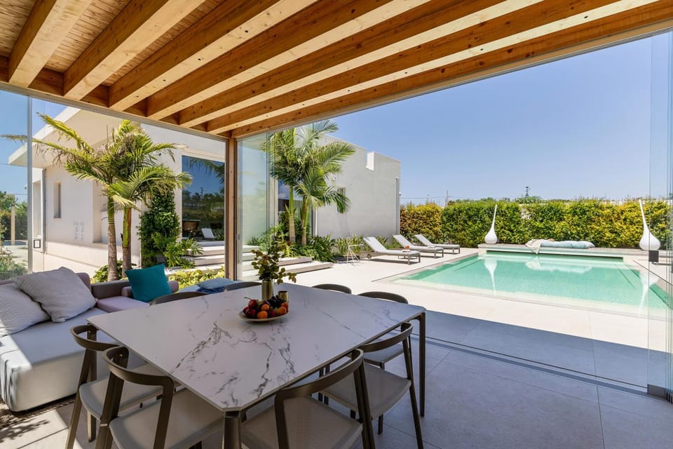 Patio, Day, Garden, Hot Tub, View (from property/room), Garden view, Pool view, Swimming pool, sunbed