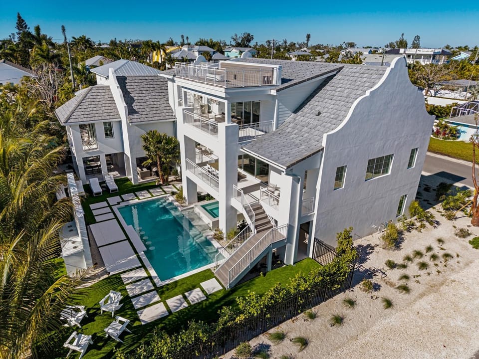 Property building, Day, Neighbourhood, Bird's eye view, Garden, Balcony/Terrace, Swimming pool