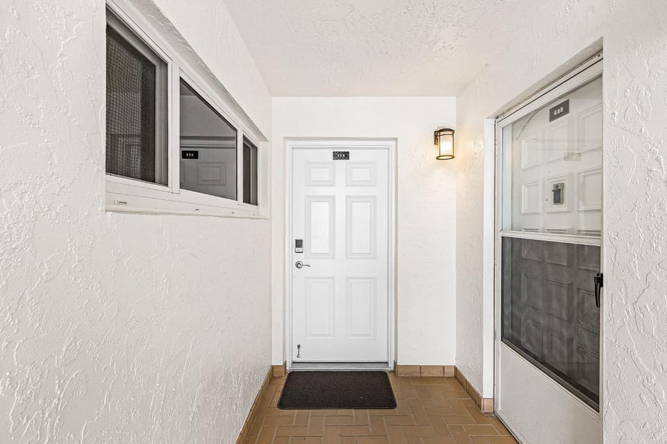 Beachfront Escape with Pool & Island Fun Steps from the Sand - Sand Caper 609 - Roelens House in Estero Island