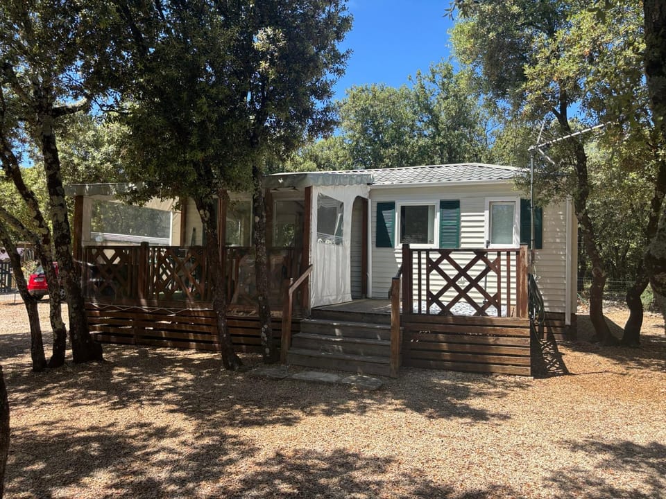 Mobil-home 4 personnes climatisé dans le sud de l'Ardeche Campground/ 
RV Resort in Provence