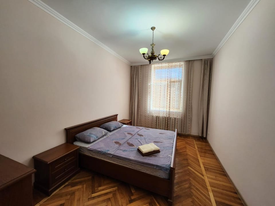 Stefan cel Mare Central Boulevard Apartment in Chișinău