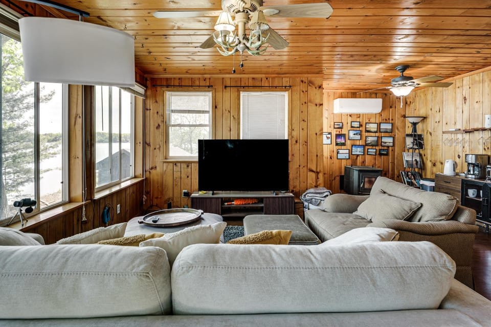 Boat, Fish, Relax! Crescent Lake Retreat w/ Dock House in Wisconsin