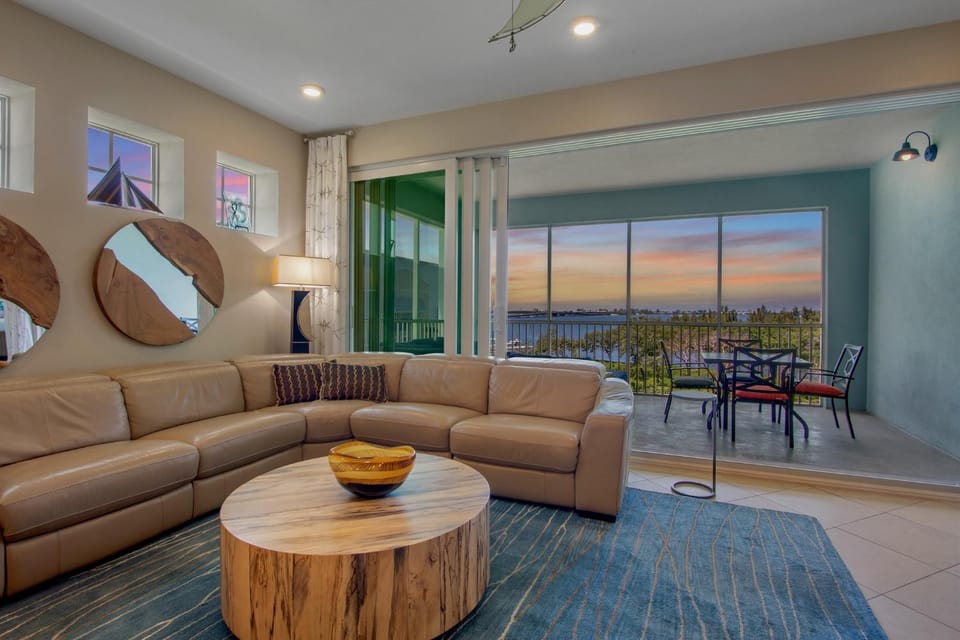 Day, Balcony/Terrace, Living room, Seating area, Pool view, Sunset, furniture