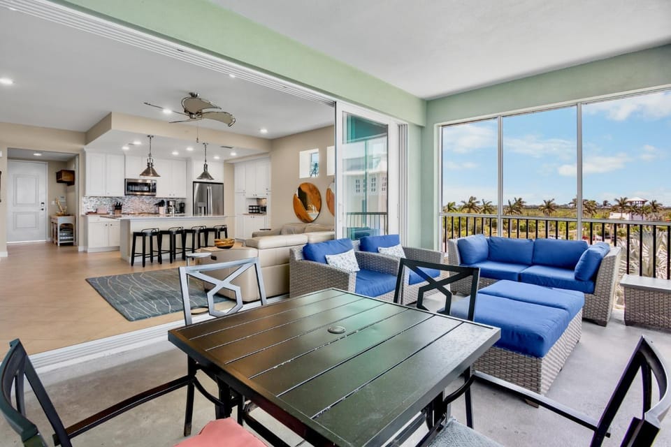 Day, Balcony/Terrace, Kitchen or kitchenette, Living room, Seating area, Dining area, Garden view, furniture, air conditioner