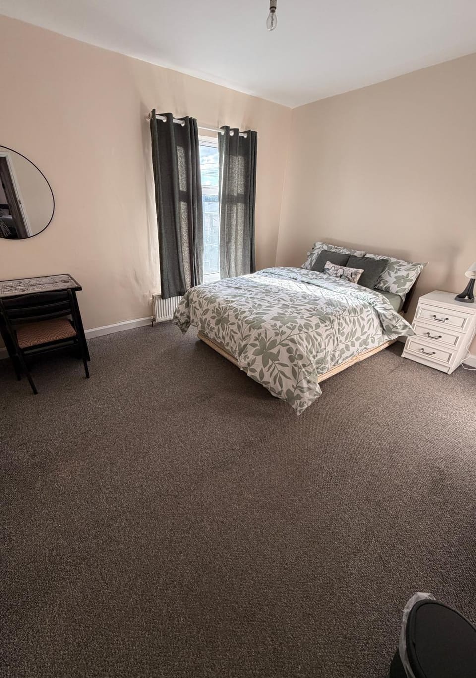 Bed, Living room, Photo of the whole room, Bedroom
