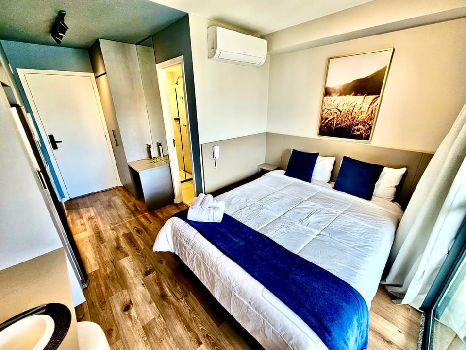 Studio Novíssimo Metrô Campo Belo! Piscina Ar Wifi TV LCD Academia CoWorking Portaria 24h Guarda Malas! 5min Metrô 8min Congonhas Apartment in Sao Paulo City