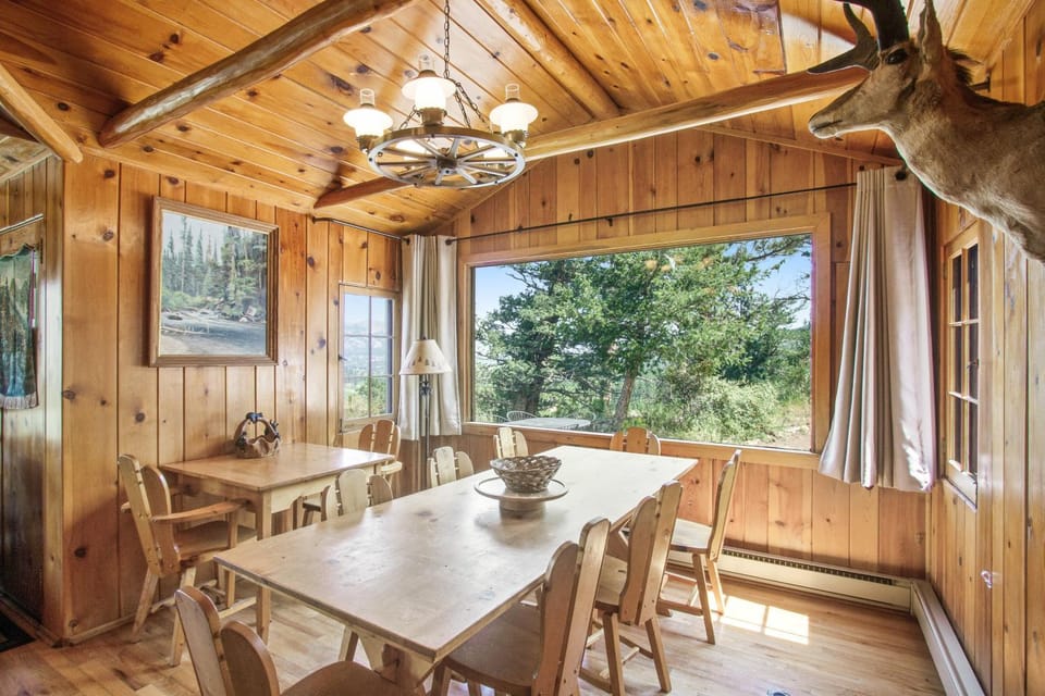 Seating area, Dining area