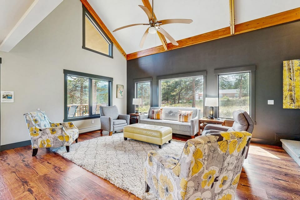 Living room, Seating area