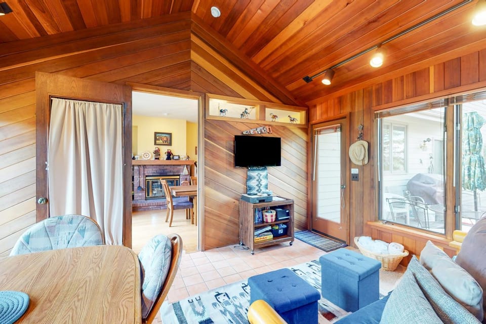 TV and multimedia, Living room, Seating area