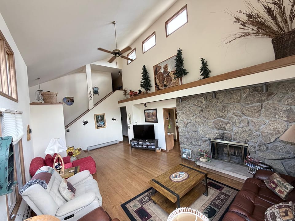 TV and multimedia, Living room, Seating area