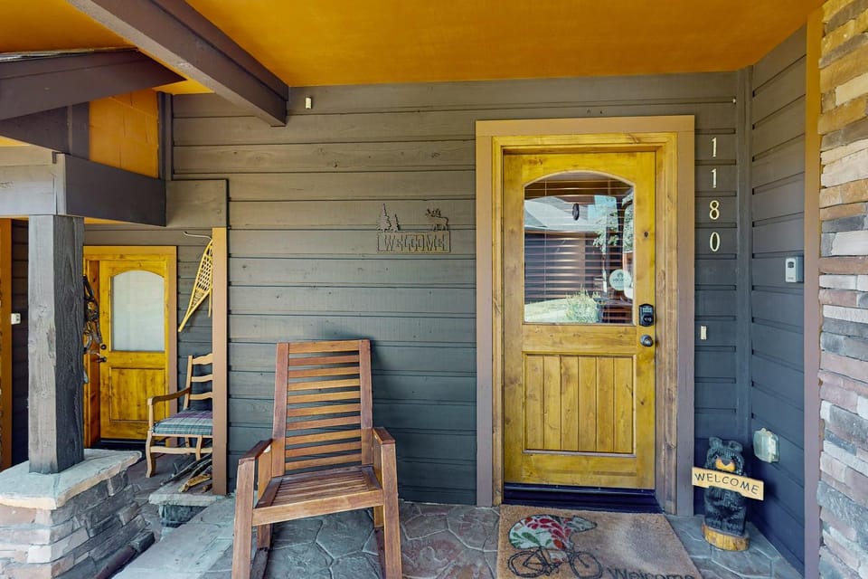 Facade/entrance, Seating area