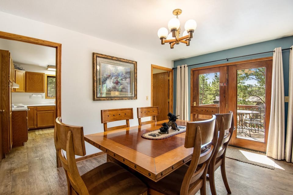 Seating area, Dining area