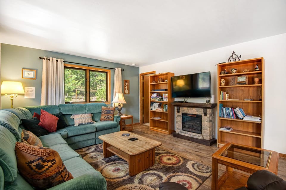TV and multimedia, Living room, Seating area