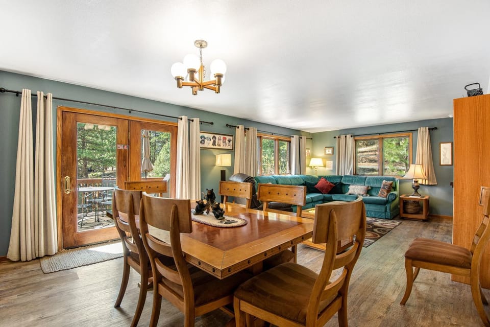 Seating area, Dining area