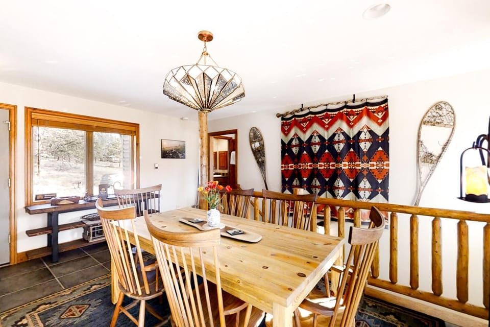 Seating area, Dining area