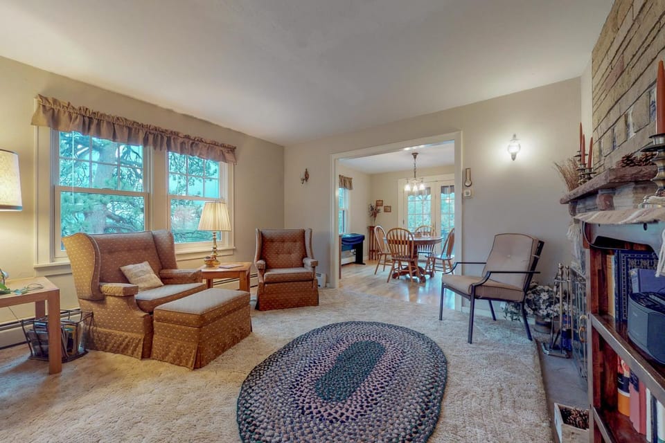 Living room, Seating area