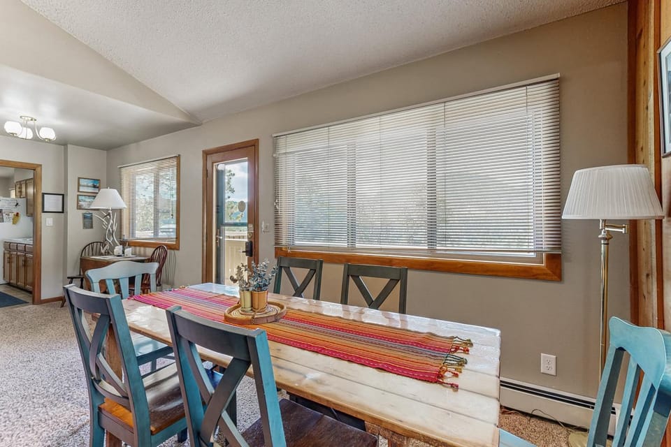 Seating area, Dining area