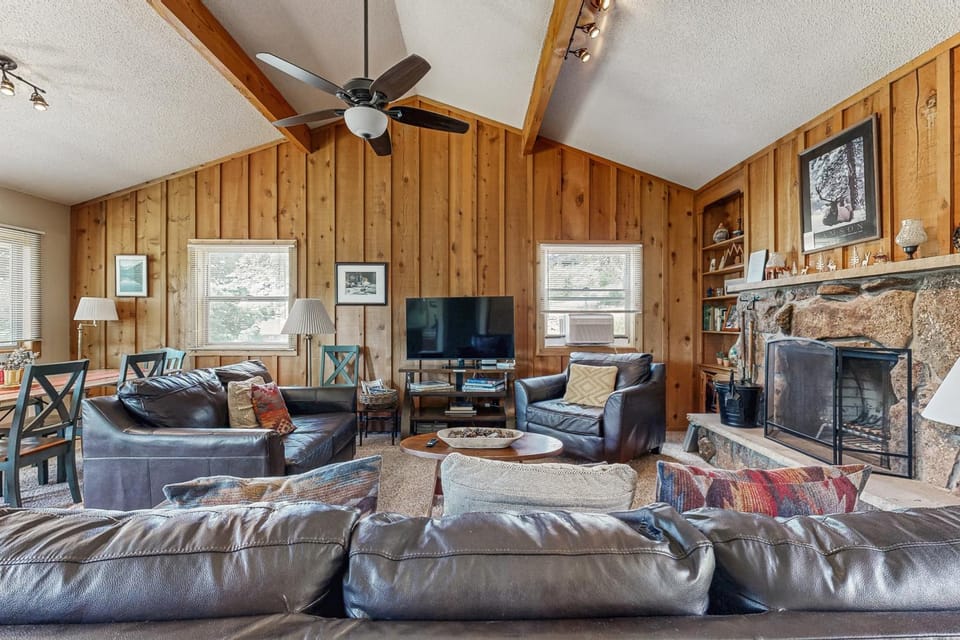 TV and multimedia, Living room, Seating area