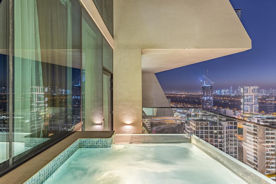 Night, Balcony/Terrace, City view, Pool view, Swimming pool
