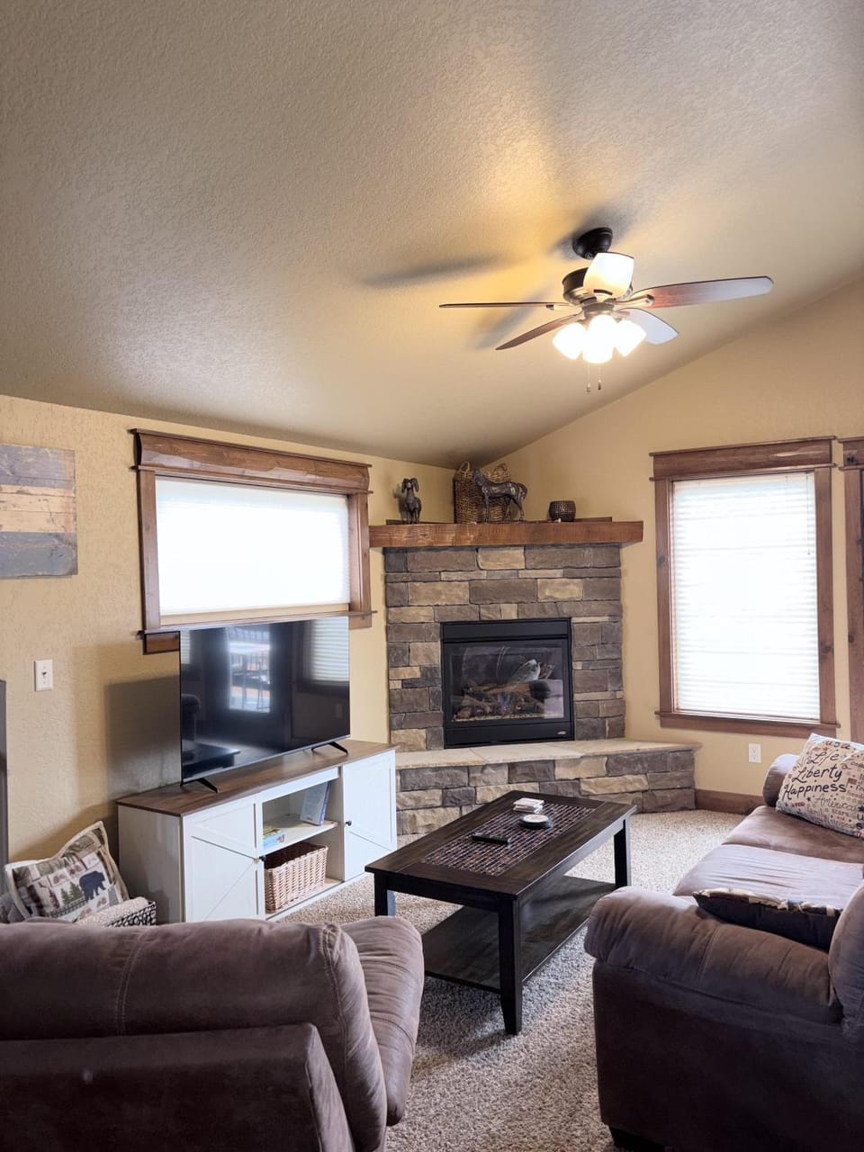TV and multimedia, Living room, Seating area