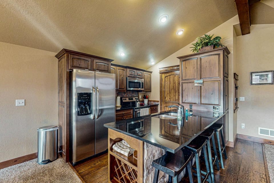 Coffee/tea facilities, Kitchen or kitchenette, oven, kitchen