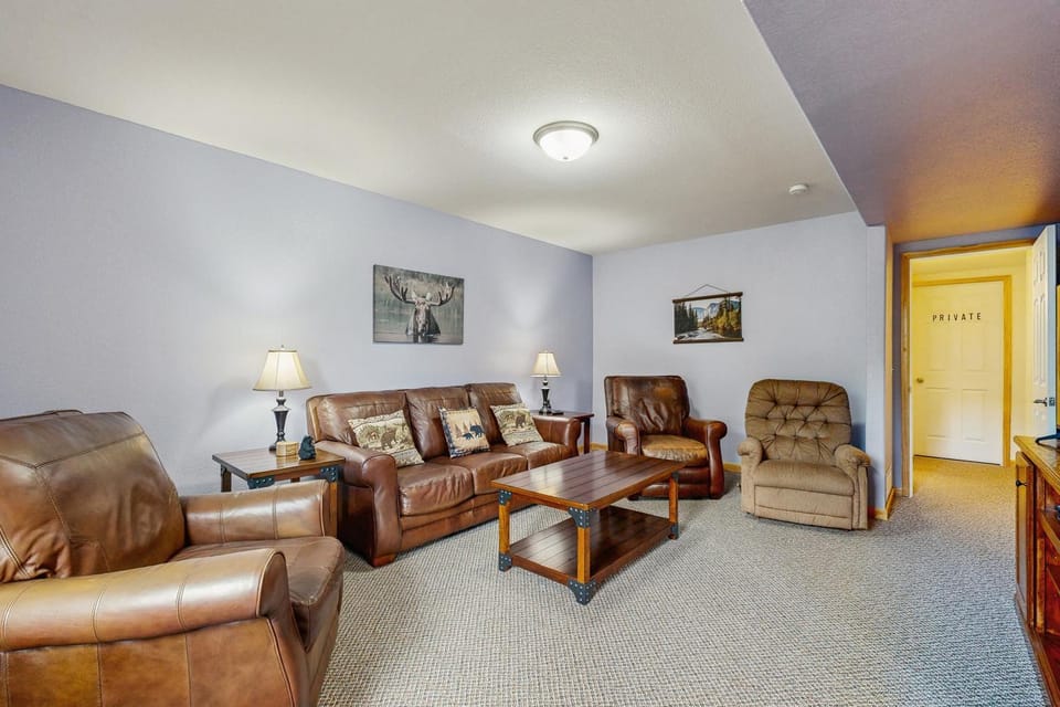 Living room, Seating area