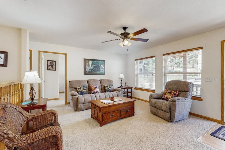 Living room, Seating area