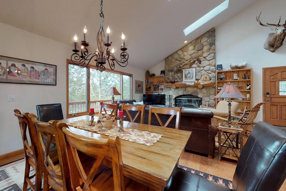 Seating area, Dining area
