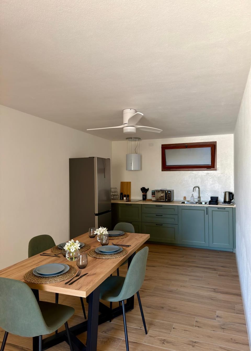 Kitchen or kitchenette, kitchen
