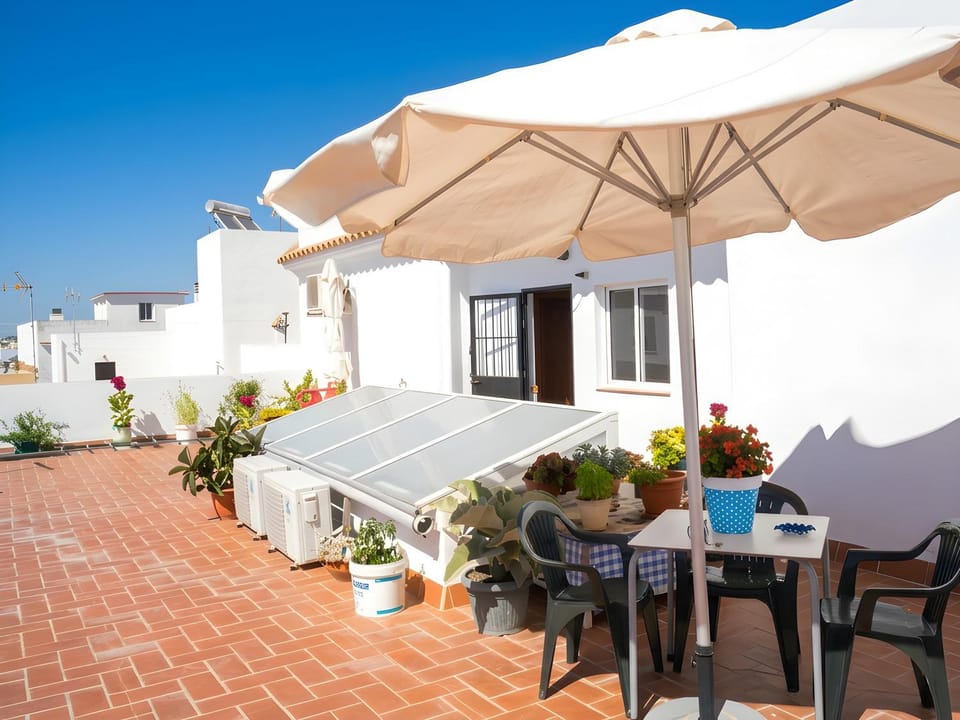 Habitaciones SIN COCINA centro con Aire y Terraza comunitaria Apartment in Conil de la Frontera