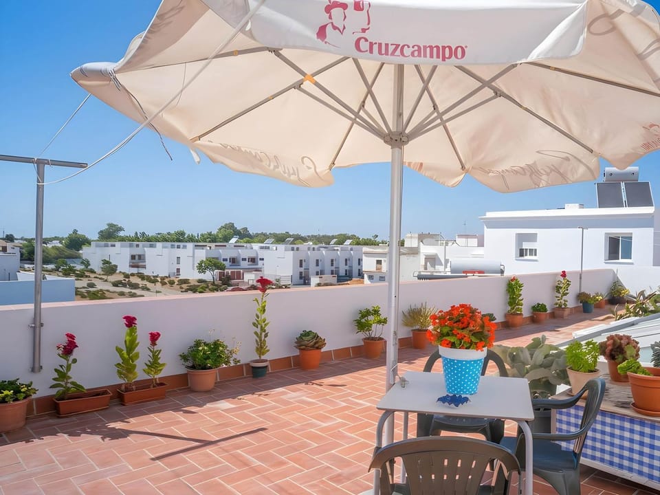 Habitaciones SIN COCINA centro con Aire y Terraza comunitaria Apartment in Conil de la Frontera