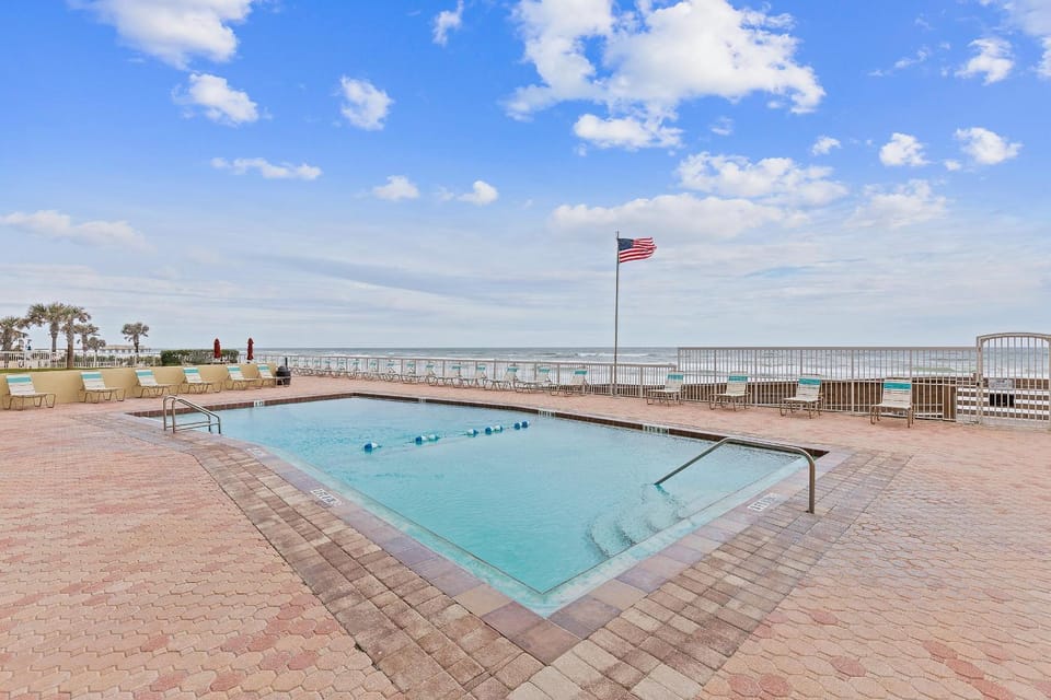 The Shores Club 402 House in Daytona Beach Shores