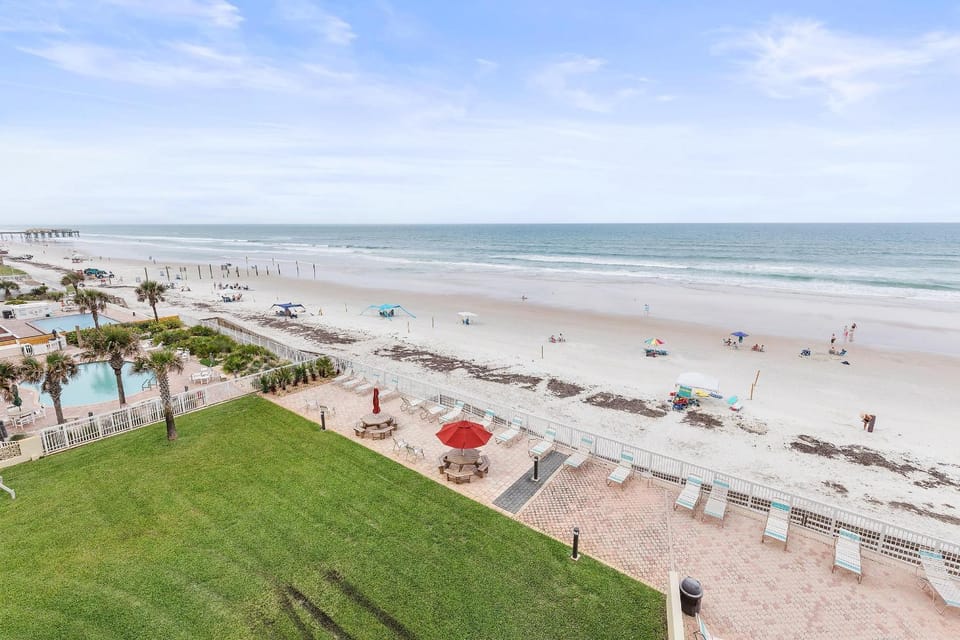 The Shores Club 402 House in Daytona Beach Shores